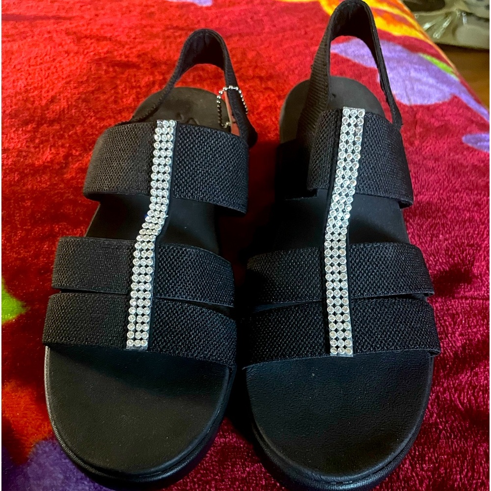 Skechers NWT size9.